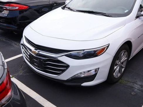Used 2024 Chevrolet Malibu LT FWD image 2