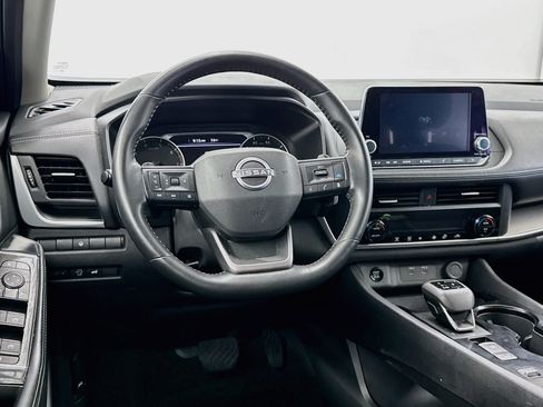 Used 2025 Nissan Rogue SV FWD image 18