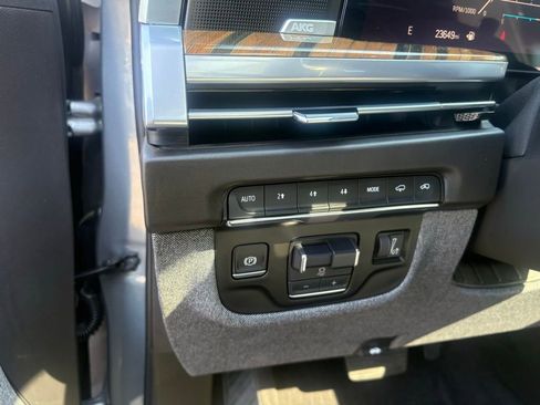 Certified 2025 Cadillac Escalade Sport Platinum AWD/4WD image 19