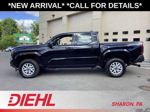 Used 2025 Toyota Tacoma SR AWD/4WD image 5