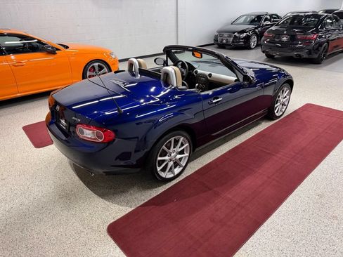 Used 2011 MAZDA MX-5 Miata Grand Touring RWD image 13