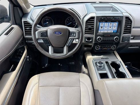 Used 2018 Ford Expedition XLT w/ Equipment Group 202A RWD image 21