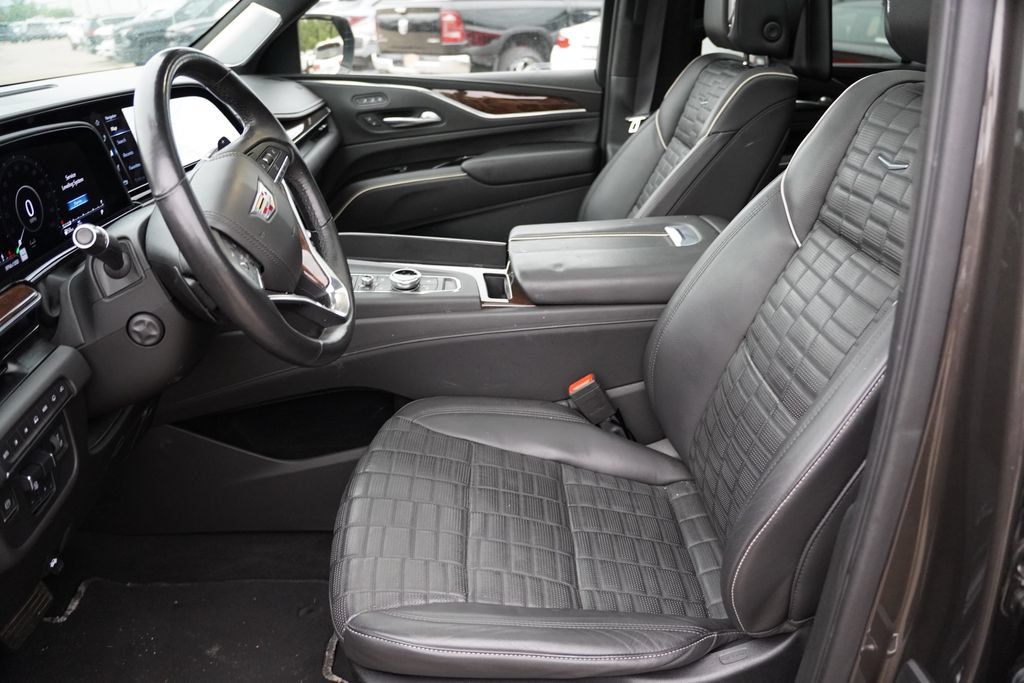 Certified 2021 Cadillac Escalade Sport Platinum w/ LPO, ONYX Package AWD/4WD image 7