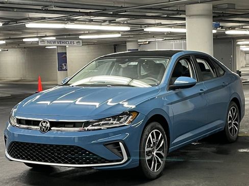 New 2025 Volkswagen Jetta SE image 3