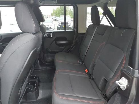 Used 2019 Jeep Wrangler Unlimited Rubicon w/ Cold Weather Group AWD/4WD image 22