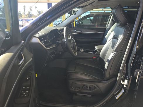 Used 2023 Jeep Grand Cherokee 4WD 4xe w/ Luxury Tech Group II image 7