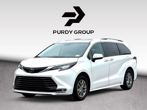 Used 2024 Toyota Sienna XLE FWD image 4