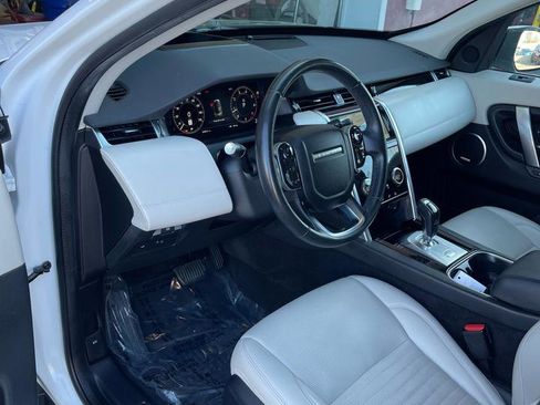 Used 2020 Land Rover Discovery Sport SE image 12