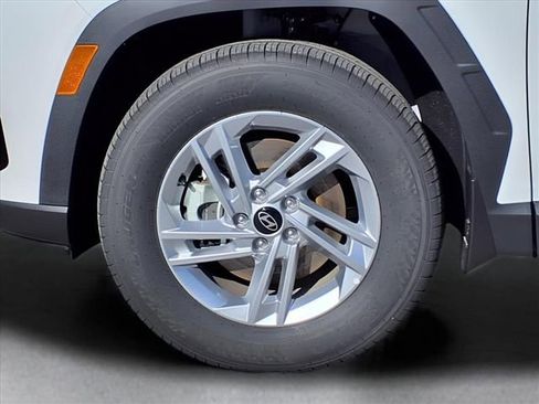 New 2025 Hyundai Tucson SE image 12
