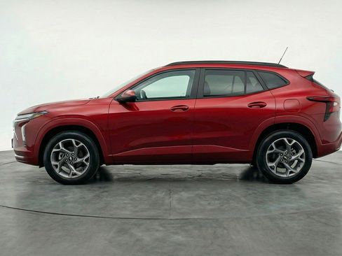 Used 2025 Chevrolet Trax LT image 5