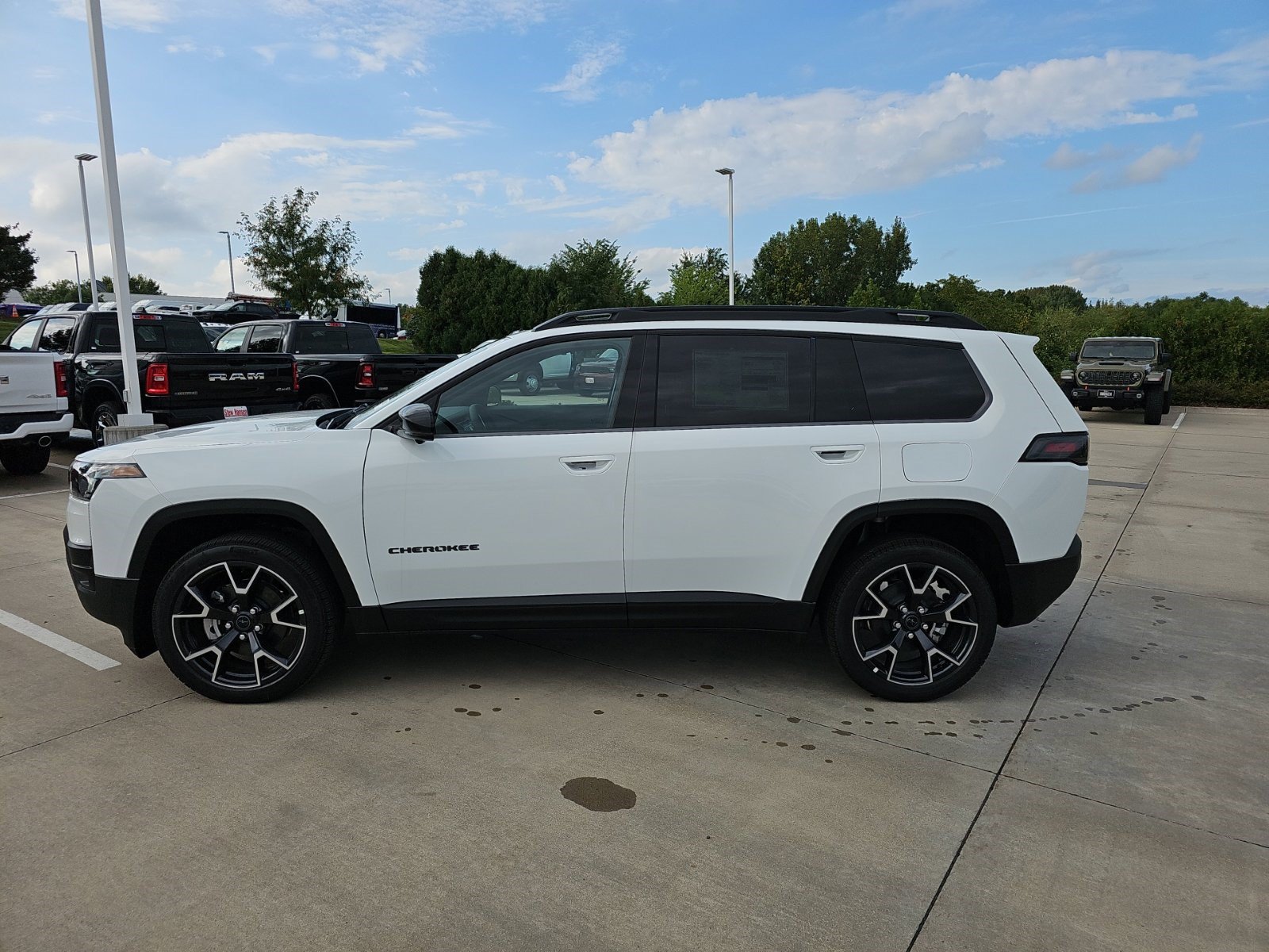 New 2026 Jeep Cherokee Overland w/ Advanced Pro Tech Group AWD/4WD image 2