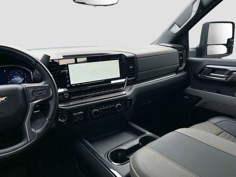 Used 2024 Chevrolet Silverado 2500 ZR2 w/ Technology Package AWD/4WD image 25