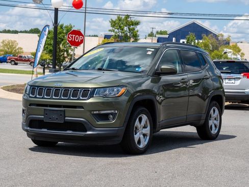 Used 2020 Jeep Compass Latitude w/ Popular Equipment Group AWD/4WD image 3