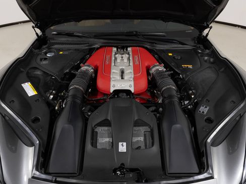 Used 2019 Ferrari 812 Superfast RWD image 21