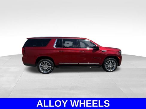 Used 2023 GMC Yukon XL SLT image 3