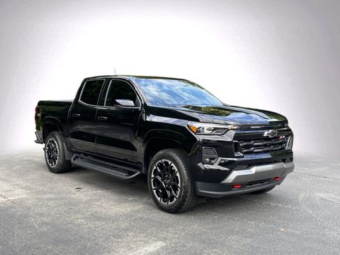 Used 2026 Chevrolet Colorado Z71 w/ Technology Package AWD/4WD image 2