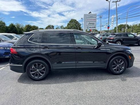 Used 2022 Volkswagen Tiguan SE AWD/4WD image 2