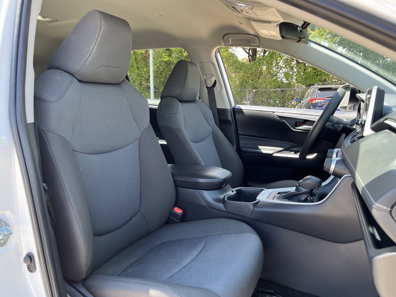 Used 2025 Toyota RAV4 XLE FWD image 25