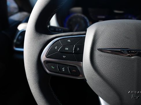 New 2026 Chrysler Pacifica Limited image 17