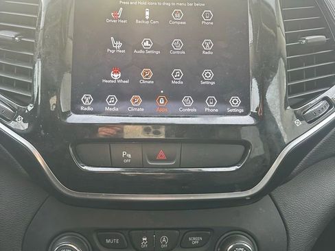 Used 2019 Jeep Cherokee Limited image 10