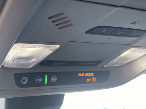 Used 2024 GMC Terrain SLT image 21