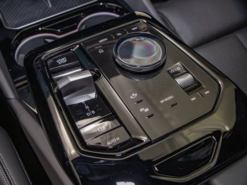 Used 2026 BMW i5 eDrive40 image 19