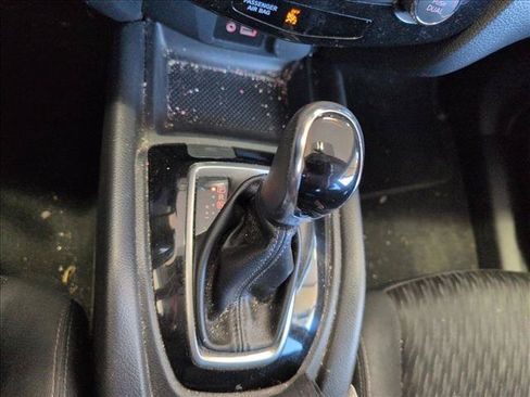 Used 2018 Nissan Rogue SV FWD image 12