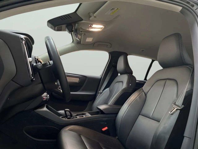 Used 2023 Volvo XC40 B4 Core w/ Convenience Package FWD image 26