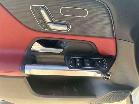 Used 2020 Mercedes-Benz GLB 250 image 11