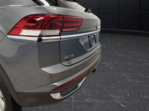 Used 2022 Volkswagen Atlas Cross Sport SE image 31