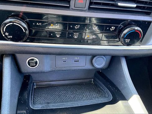 Used 2023 Nissan Rogue S FWD image 15