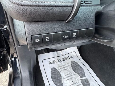 Used 2020 Toyota Camry SE w/ Sunroof Package image 11