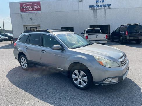 Used 2011 Subaru Outback 2.5i Limited w/ PWR Moonroof Pkg AWD/4WD image 5