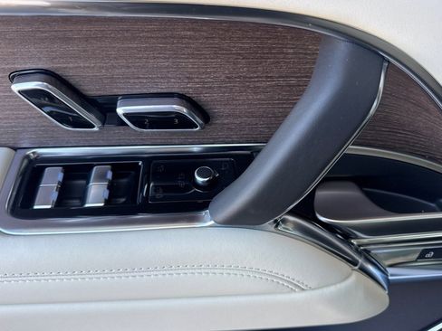 New 2026 Land Rover Range Rover SE AWD/4WD image 13