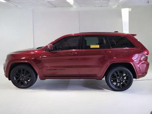 Used 2018 Jeep Grand Cherokee Altitude image 20