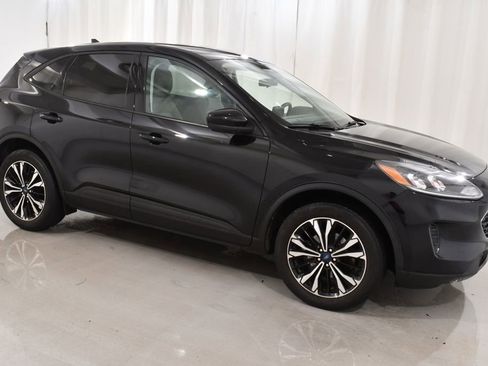 Used 2022 Ford Escape SE w/ SE Sport Appearance Package AWD/4WD image 5