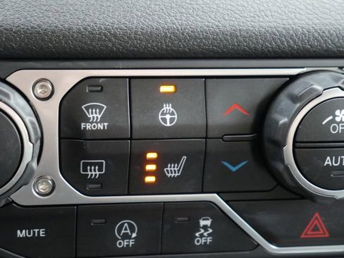 Used 2024 Jeep Wrangler Sport S image 3