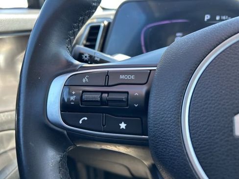 Used 2025 Kia Sportage EX image 19