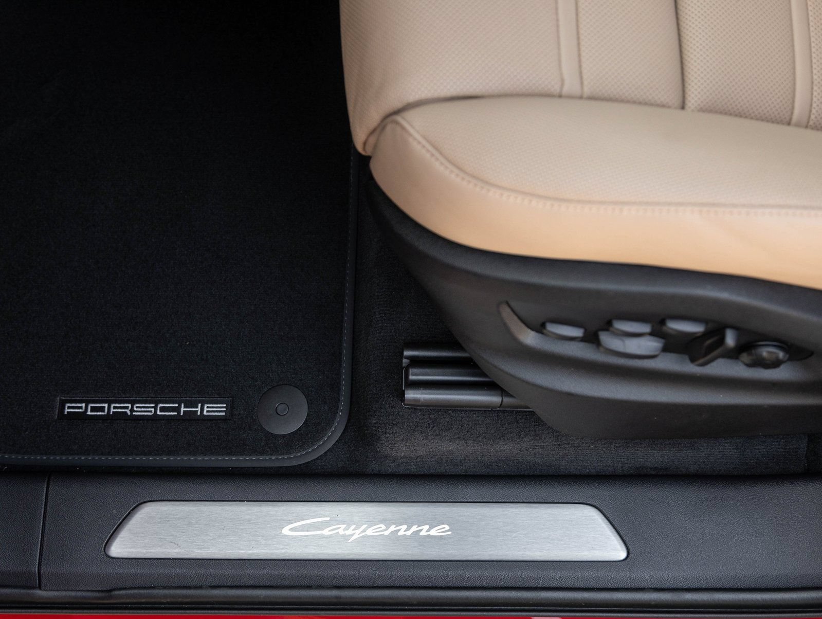 Certified 2026 Porsche Cayenne Coupe AWD/4WD image 22