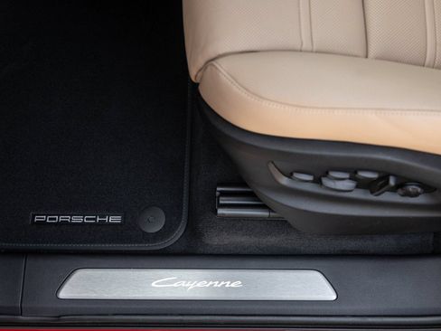 Certified 2026 Porsche Cayenne Coupe AWD/4WD image 22