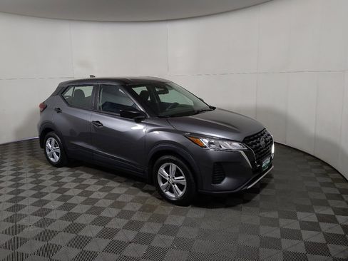 Used 2021 Nissan Kicks S FWD image 11