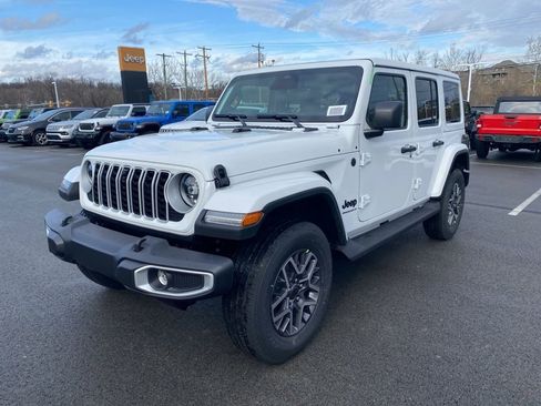 New 2026 Jeep Wrangler Unlimited Sahara AWD/4WD image 7