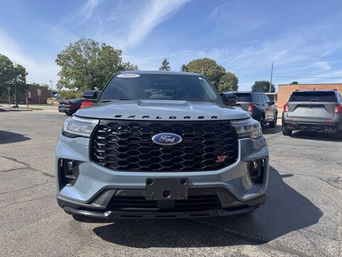 Used 2025 Ford Explorer ST AWD/4WD image 5