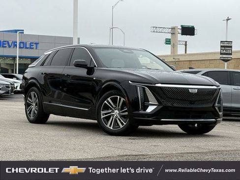 Used 2024 Cadillac Lyriq Luxury w/ LPO, Floor Liner Package RWD image 2