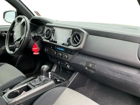 Used 2022 Toyota Tacoma TRD Off-Road RWD image 17