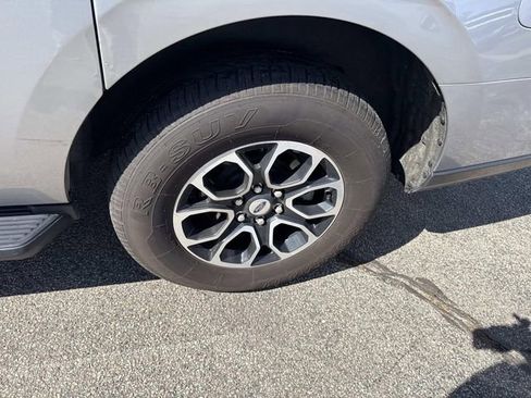 Used 2024 Ford Expedition Max XLT image 19