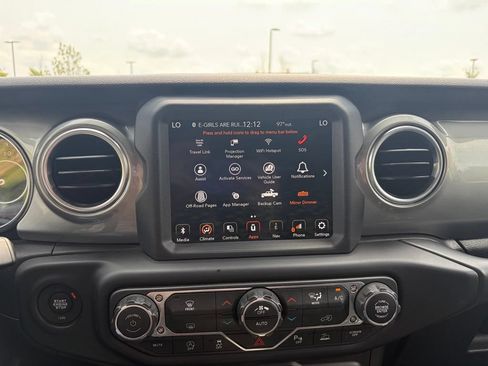 Used 2020 Jeep Gladiator Overland AWD/4WD image 39