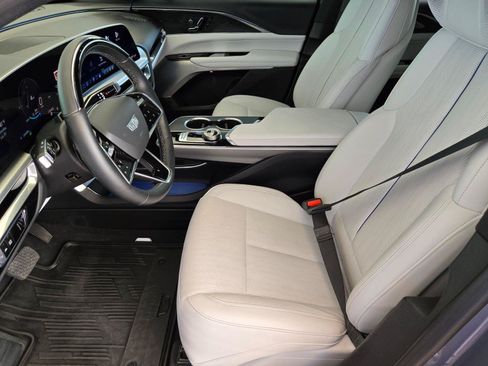 Certified 2024 Cadillac Lyriq Luxury AWD/4WD image 10