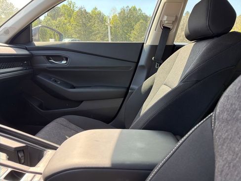 Used 2025 Honda Accord SE image 18