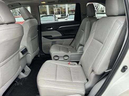 Used 2019 Toyota Highlander Limited image 11